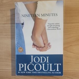 Nineteen Minutes by Jodi Picoult – Paperback Novel
